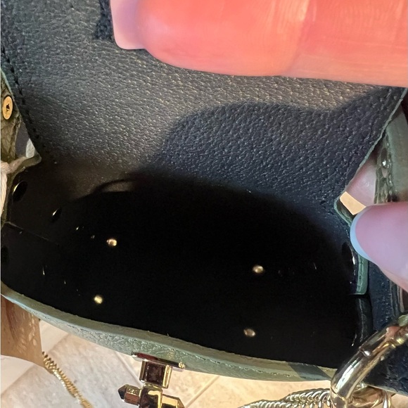 💚💚NWT-ANNA POALA Olive Green GENUINE Leather Stud Phone Holder Crossbody Bag 💚💚 - Picture 10 of 13